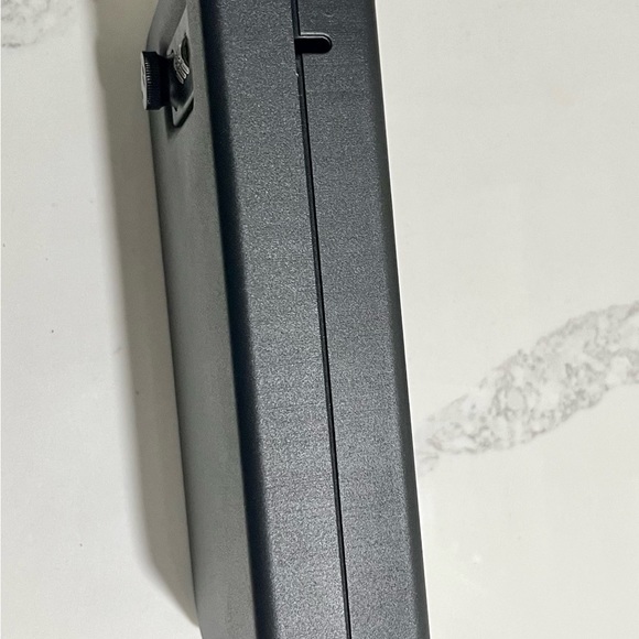 Pistol safe with combination lock - Picture 4 of 8